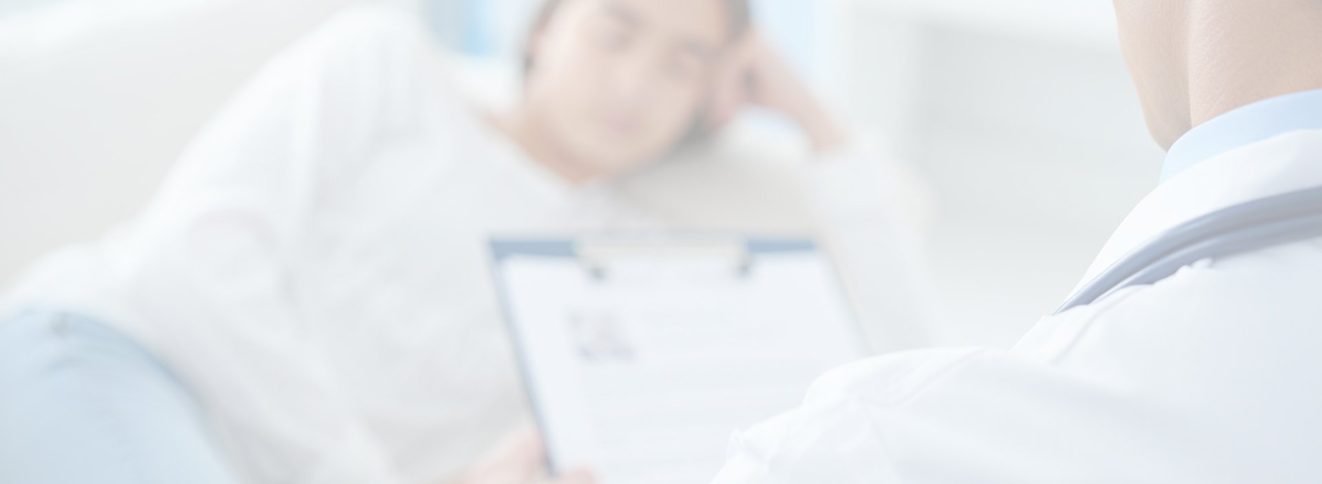 Врач работает с несовершеннолетним